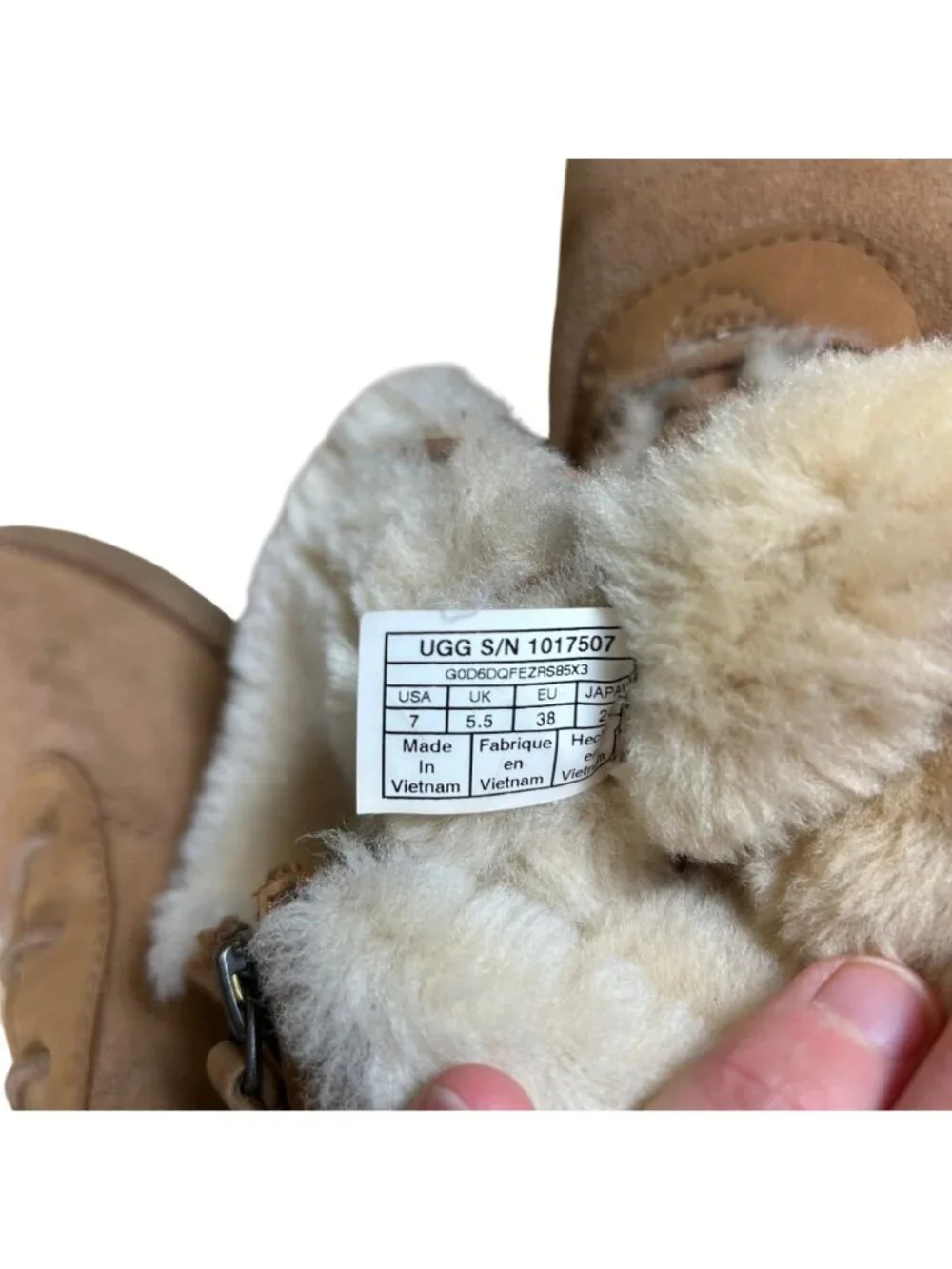 UGG Australia Daney Fully Lined Warm Lace-Up Suede Boots Chestnut Women's Size 7